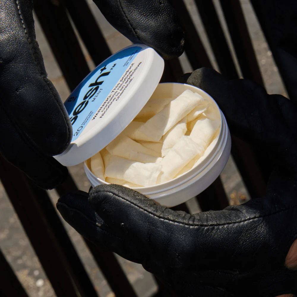 Sesh Mint Nicotine Pouches use